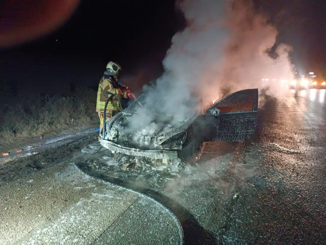 Ankara’da seyir halindeki araç alev aldı