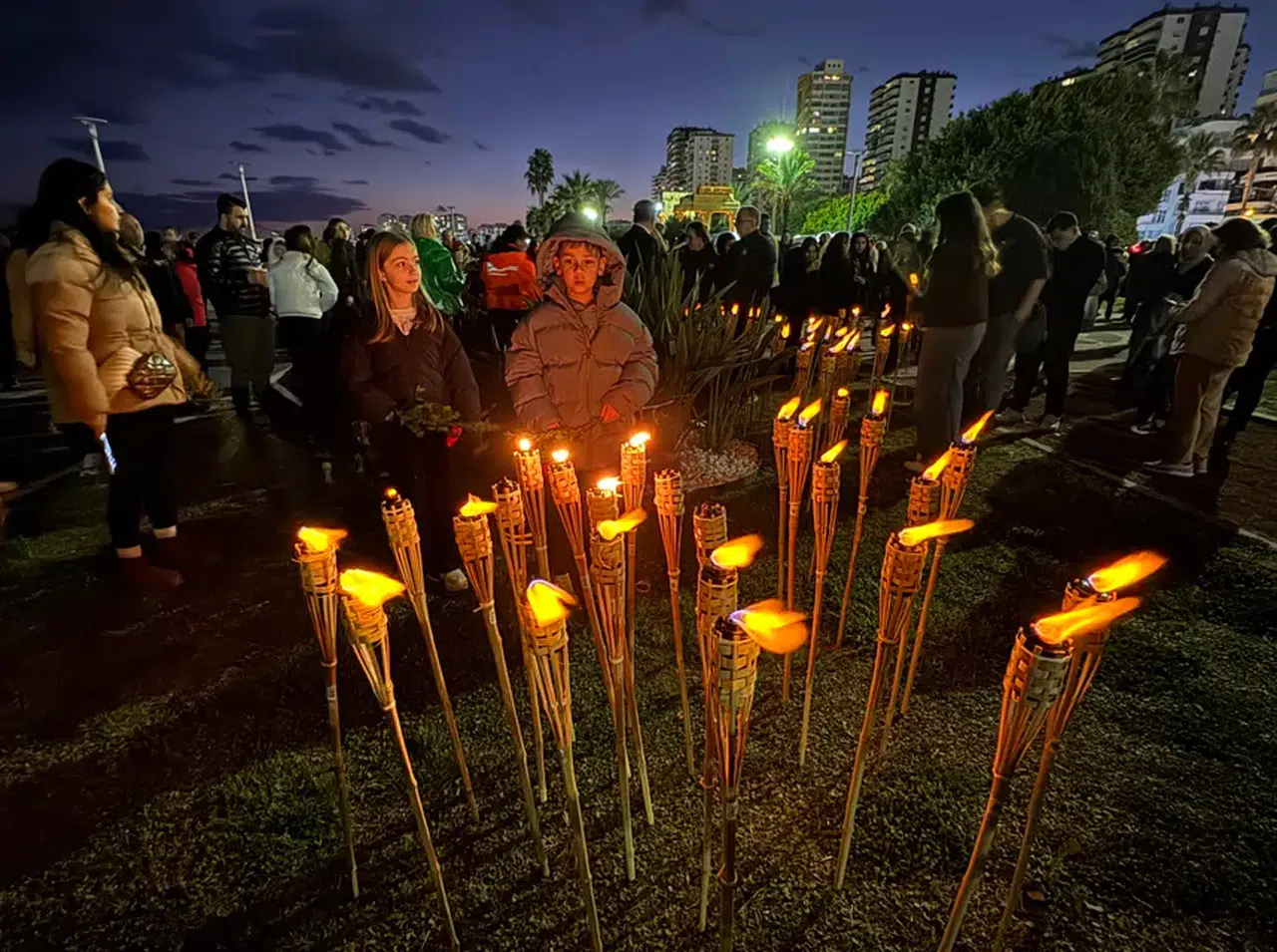 Mersin'de 6 Şubat depreminde hayatını kaybedenler 'sessiz yürüyüş' ile anıldı