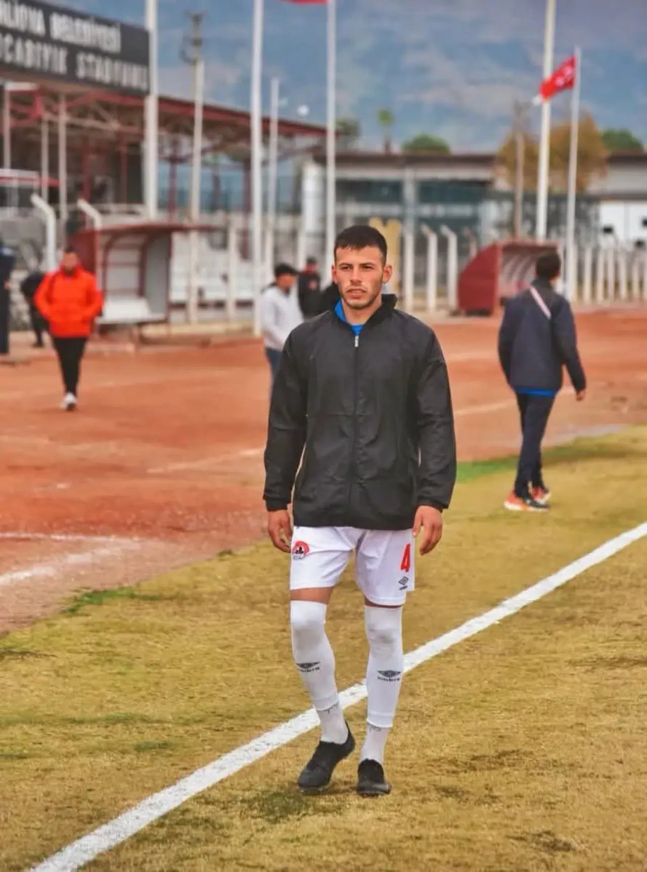 İlhan Orcan, babasının sağlığı için büyük bir fedakarlık yaptı ve futbol kariyerine ara verme kararı aldı.