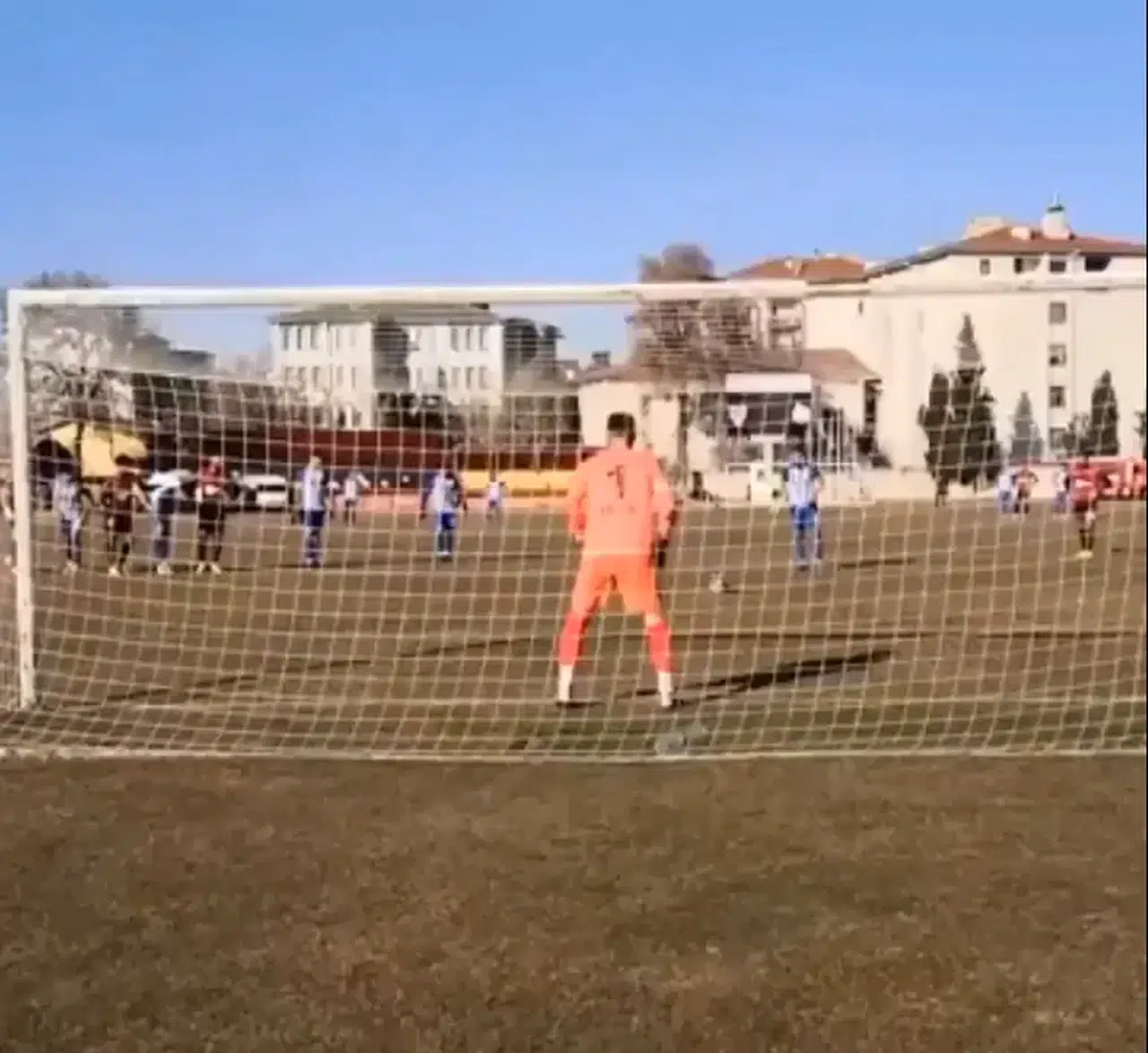 2. Lig’de Nefes Kesen Penaltı Anları: Kaleci Atıldı, Defans Penaltı Kurtardı!