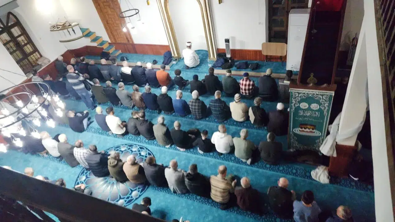 Köyceğiz'de Kadir Gecesi Coşkusu: Camiler Dolu, Dualar Yükseldi!