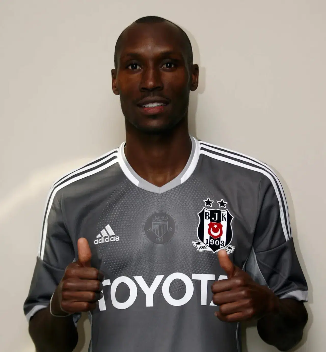 Atiba'nın Beşiktaş'a İlk Adımı: 2013 Yılındaki İlk Fotoğrafı
