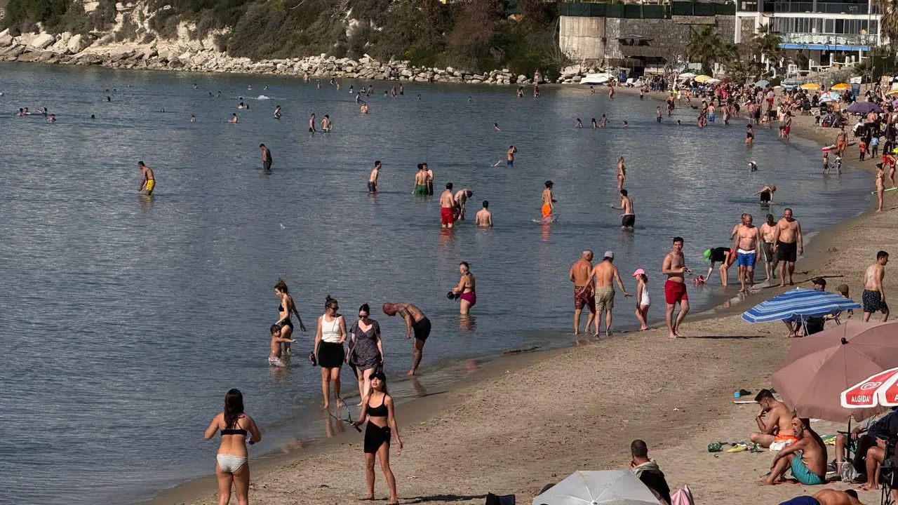 Kuşadası’na yaz geldi, plajlar doldu