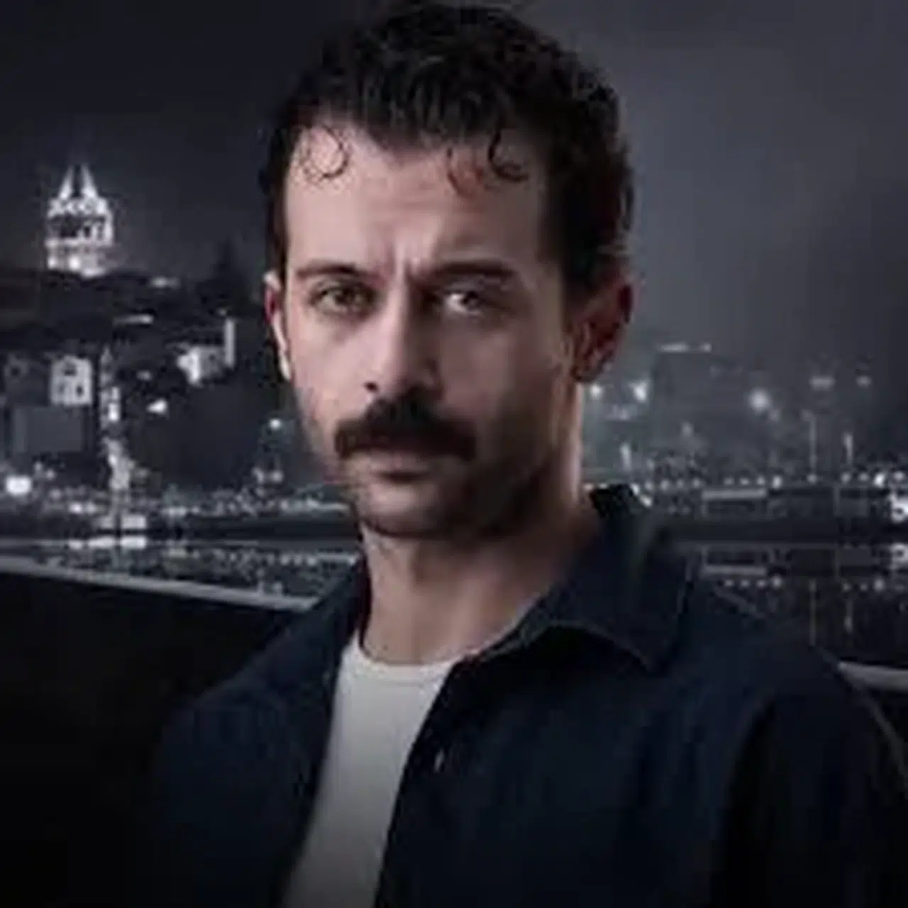 Furkan Kalabalık: Tiyatronun ve Ekranların Yükselen Yıldızı