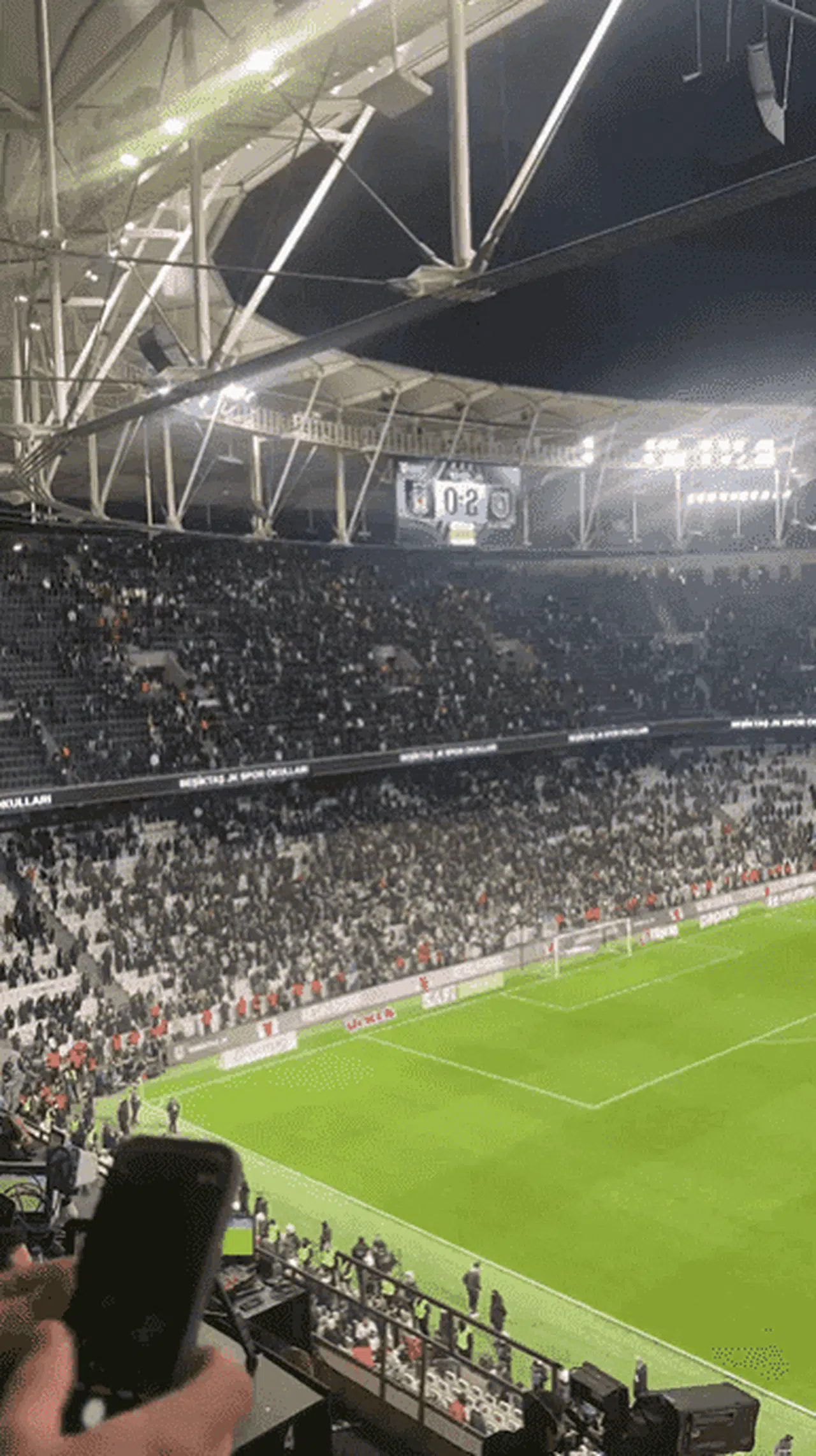 Tribünler, maç sonunda Solskjaer'i ve takımı ıslıkladı