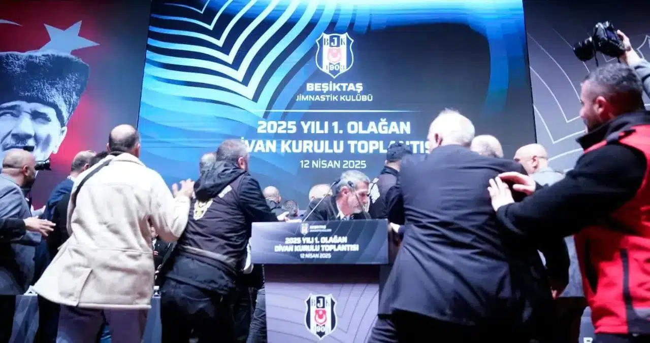 Beşiktaş Divan Kurulu Toplantısında Kavga!