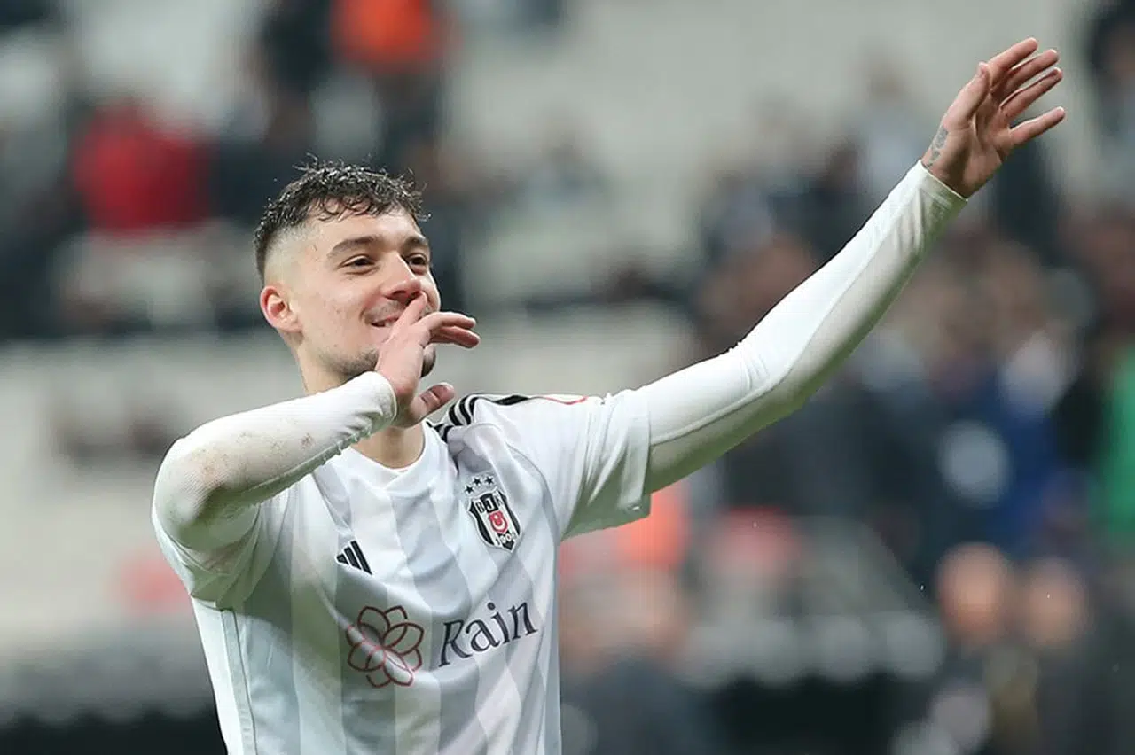 Ernest Muçi, Premier Lig Yolunda!