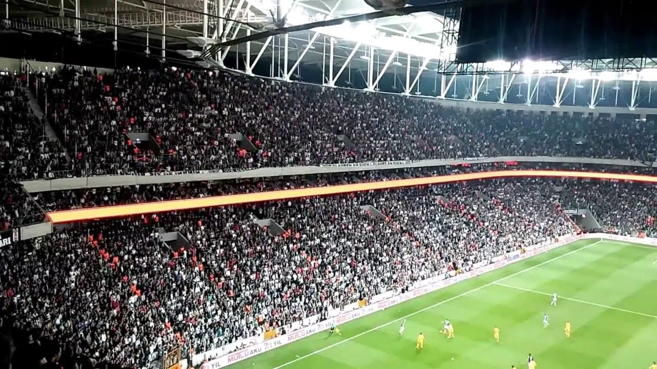 Kadıköy'e Çıkarma: Siyah-Beyaz Ordusu Derbi İçin Harekete Geçti!