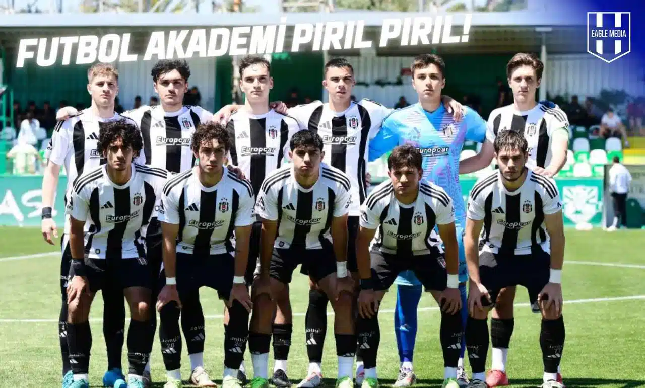 Beşiktaş Futbol Akademi'den 4 Profesyonel İmza!