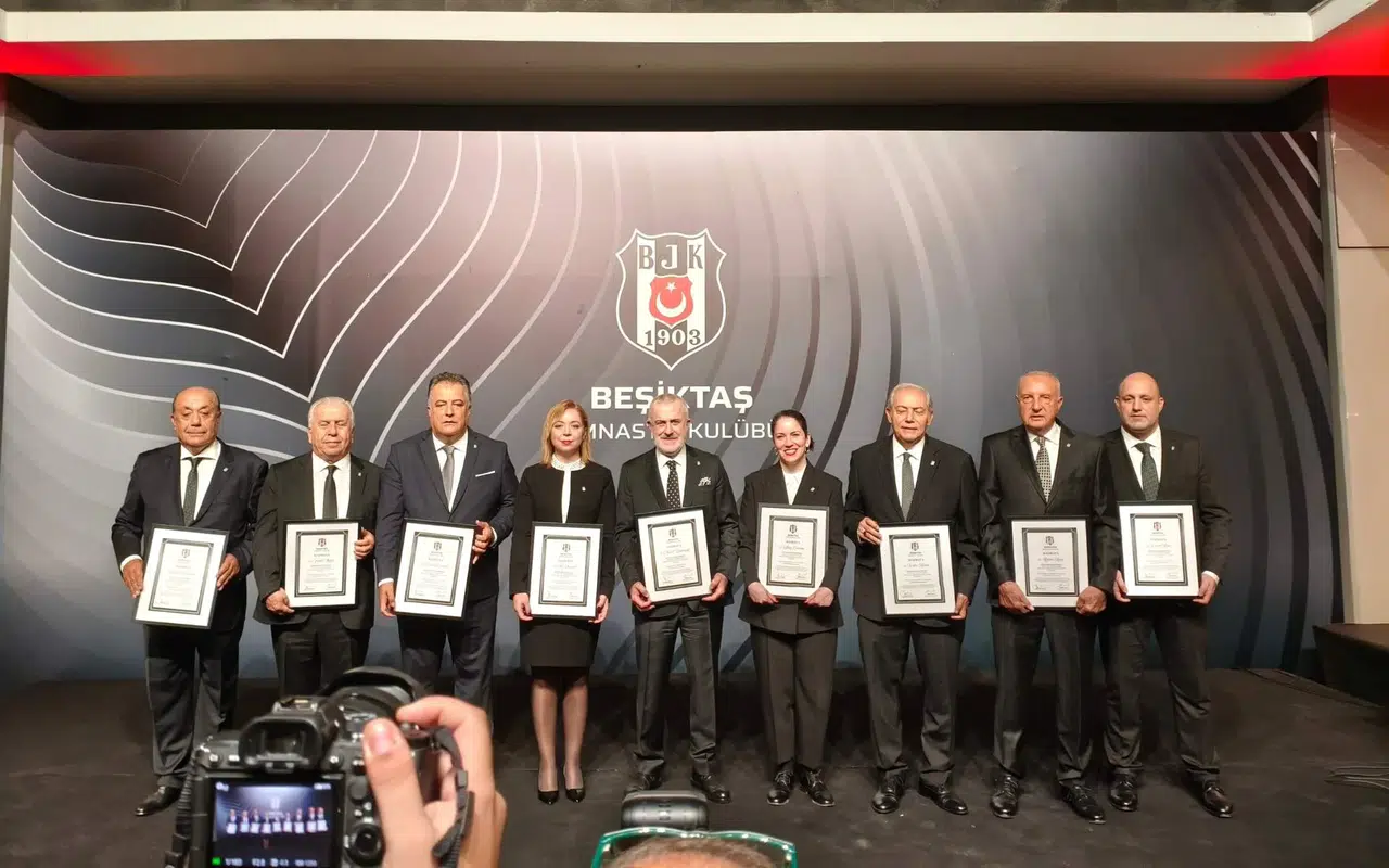 “Mazbata Töreninde Duygu Dolu Anlar! Ürkmezgil’den Birlik Vurgusu”