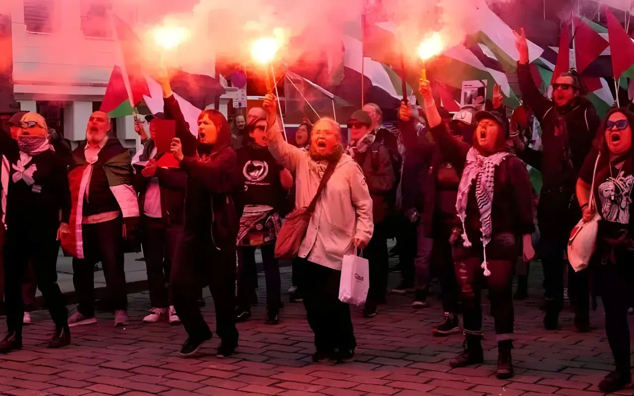 Norveç'ten İsrail Maçı Öncesi Filistin'e Destek Yürüyüşü