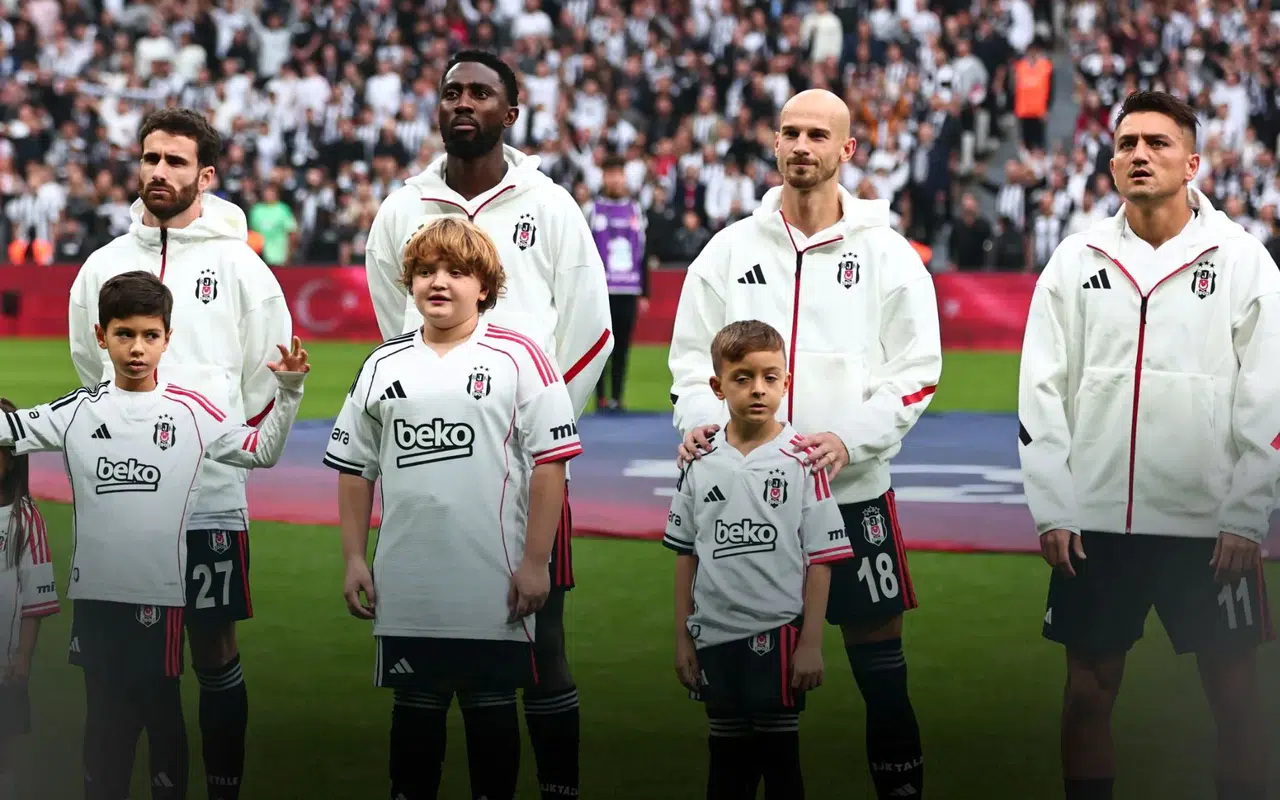 Beşiktaş Taraftarından Üç Futbolcuya Sert Tepki