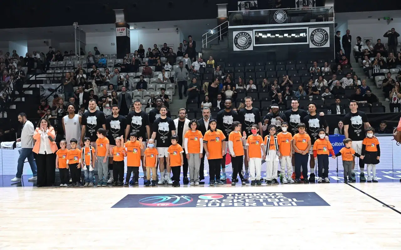 Beşiktaş GAİN, Lösemili Çocuklar Haftası'nda LÖSEV ile el ele sahaya çıktı