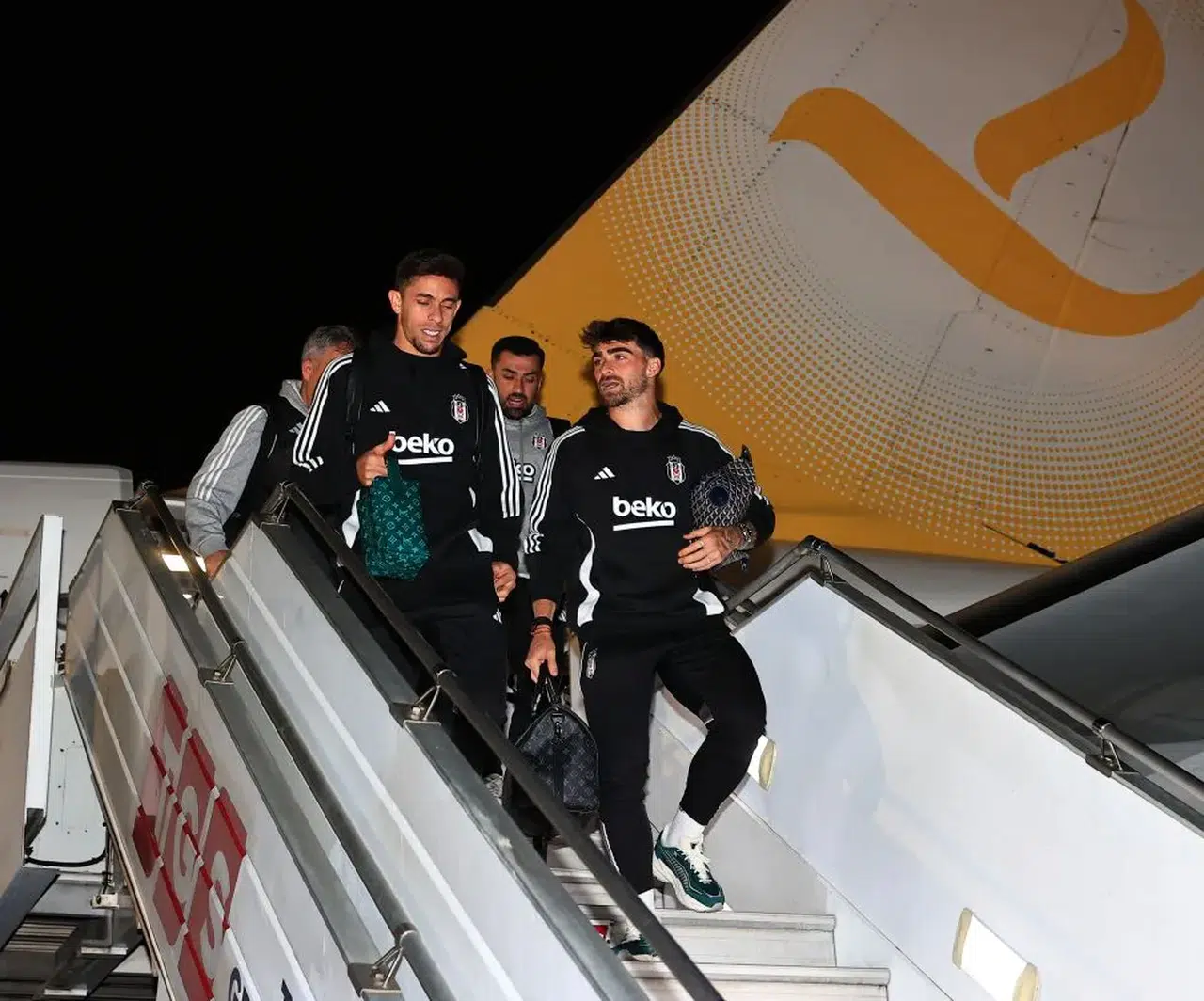 Beşiktaş Antalya deplasmanında! taraftar sessiz