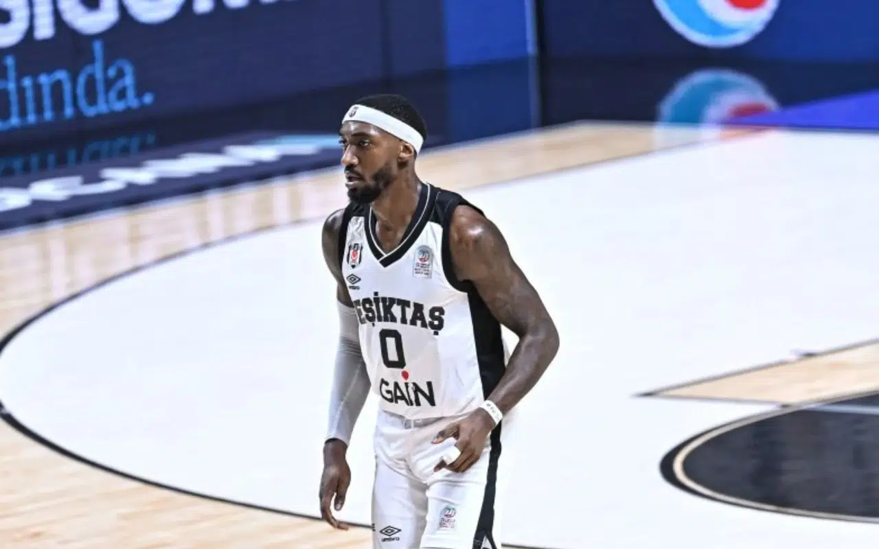 Skor makinesi Jonah Mathews