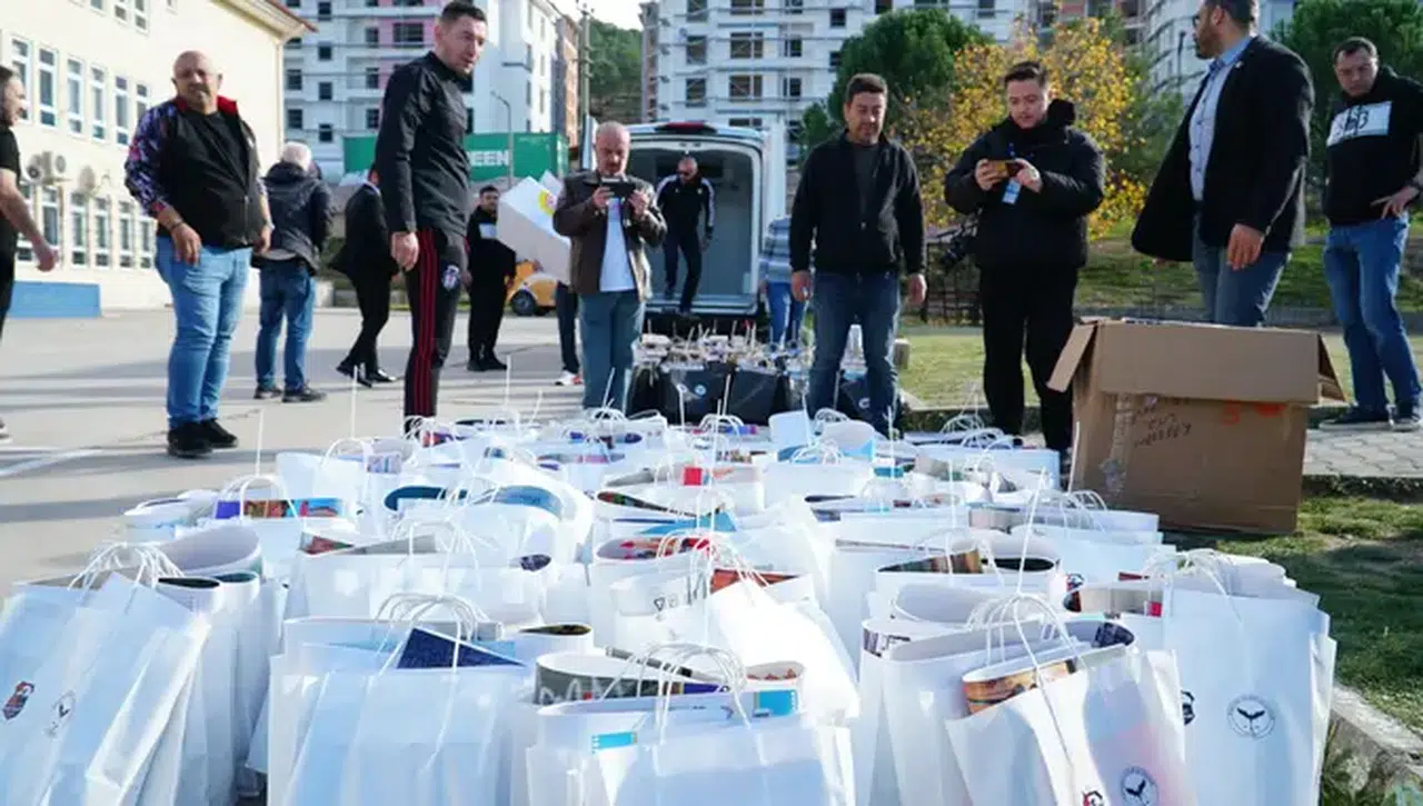 Beşiktaşlı derneklerden deprem bölgesine anlamlı destek