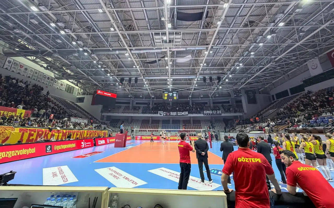 Göztepe-Beşiktaş derbisi olaylar nedeniyle seyircisiz kaldı