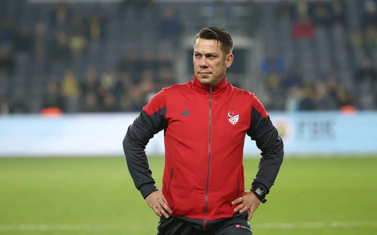 Fırat Aydınus’dan çok konuşulan pozisyona kırmızı kart yorumu!