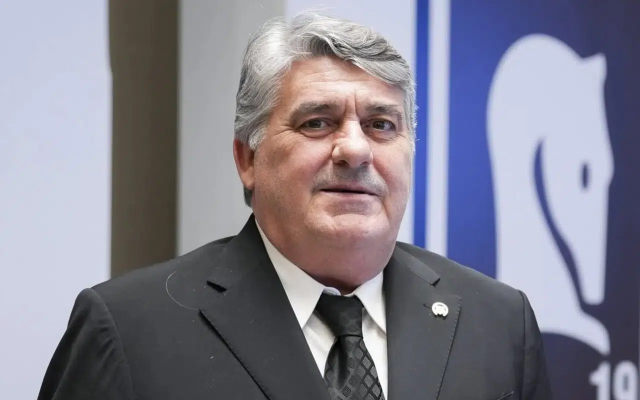 Serdal Adalı’dan derbi öncesi takıma sürpriz!