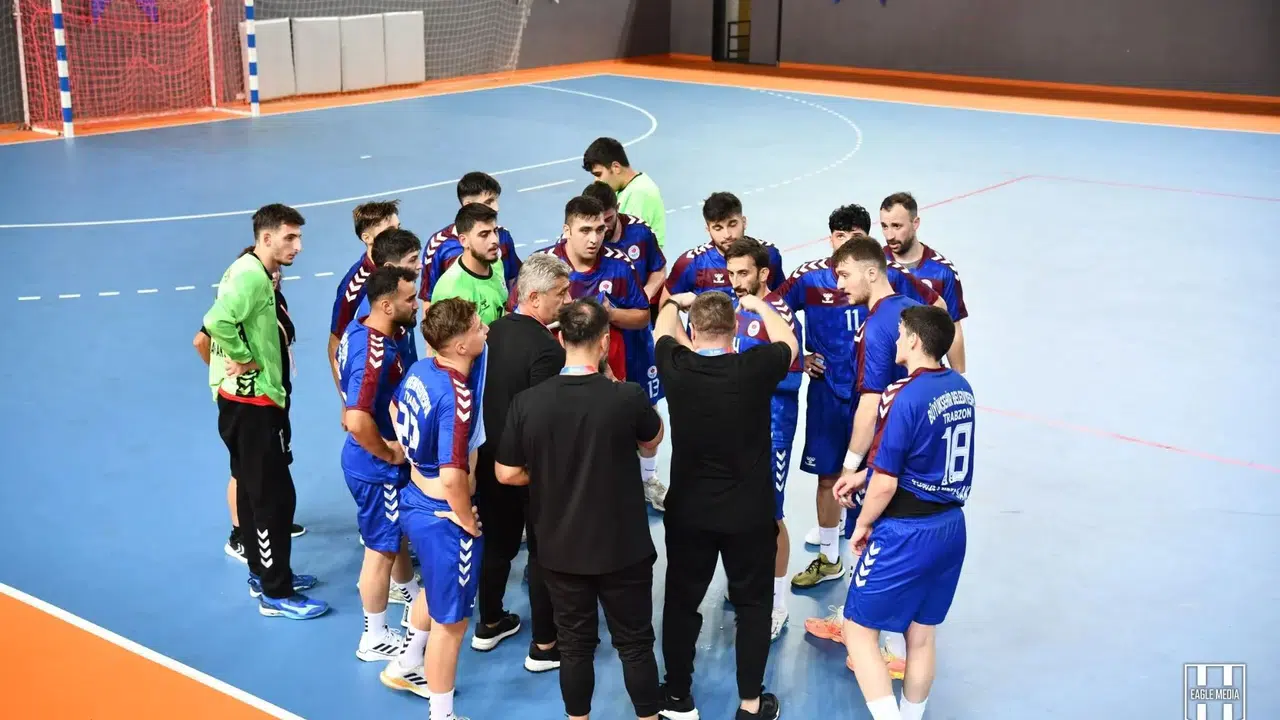 Hentbolda olaylı karadeniz derbisi