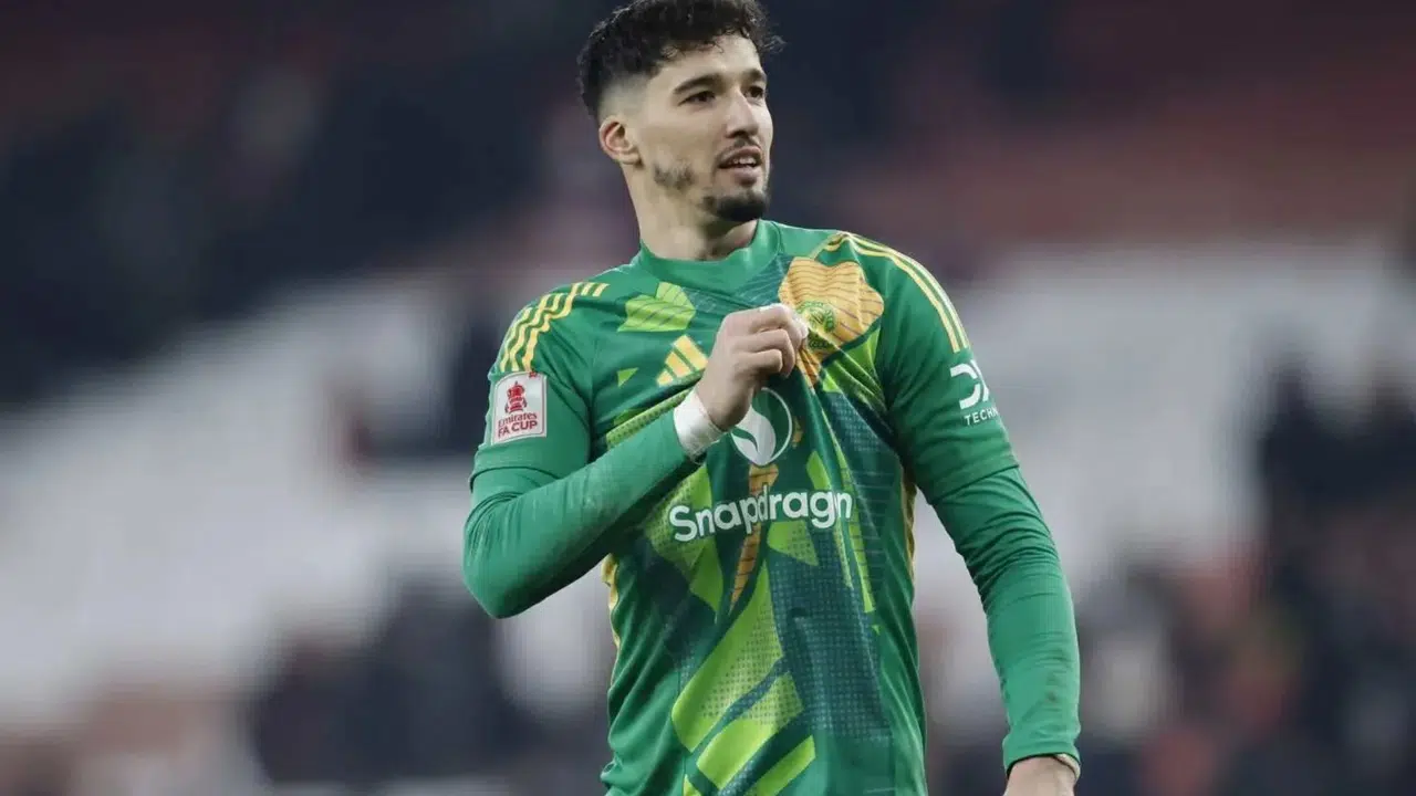 Altay Bayındır transferi kapıdan döndü