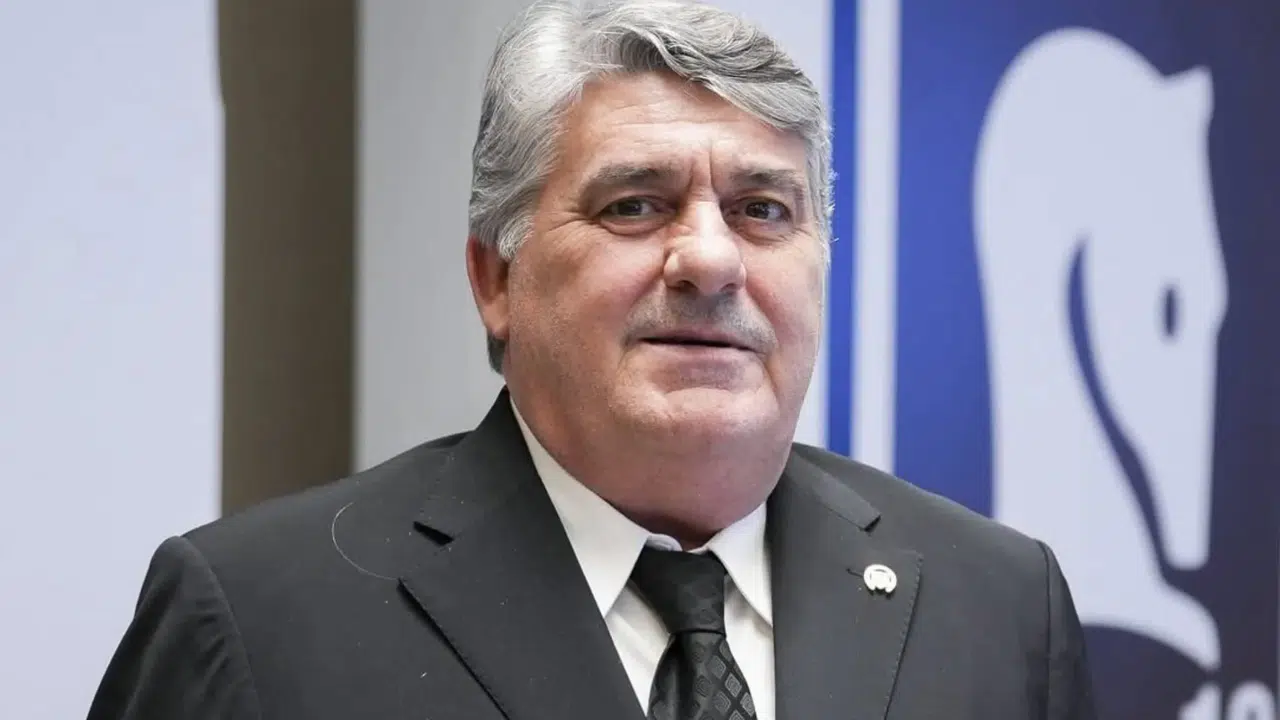 Serdal Adalı’dan derbi öncesi takıma sürpriz!