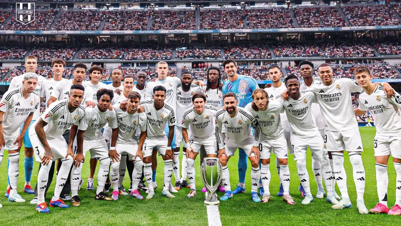 Genç yıldız gözünü oraya dikti.