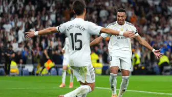 Real Madrid Santiago Bernabéu'da duvara çarptı