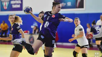 Hentbol kadınlar 1. ligi’nde nefes kesen yarış