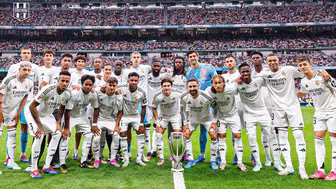 Genç yıldız gözünü oraya dikti.