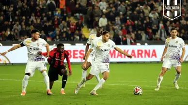 Gaziantep FK - Eyüpspor maçında akıl almaz pozisyon yaşandı!