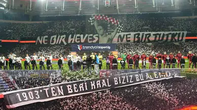 Beşiktaş taraftarından derbiye özel pankartlar