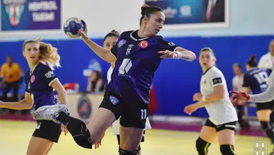 Hentbol kadınlar 1. ligi’nde nefes kesen yarış