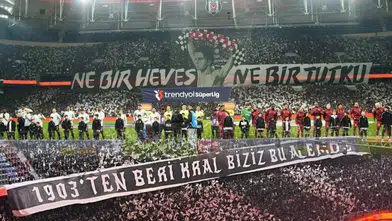 Beşiktaş taraftarından derbiye özel pankartlar