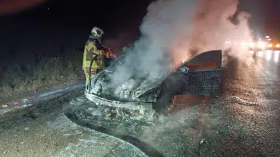 Ankara’da seyir halindeki araç alev aldı