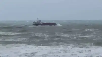 Sarıyer'de fırtına nedeniyle kuru yük gemisi sürüklendi