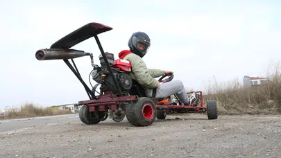 Hurda malzemeler ve çapa motoru ile yaptığı araç saatte 100 kilometre hıza ulaşıyor