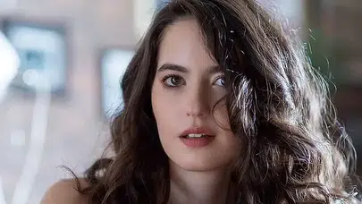 Ezgi Şenler kimdir ? : Türk Dizi ve Sinema Dünyasında Yükselen Yıldız