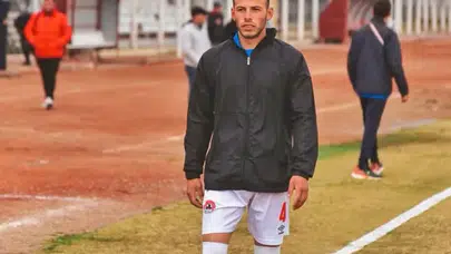 İlhan Orcan, babasının sağlığı için büyük bir fedakarlık yaptı ve futbol kariyerine ara verme kararı aldı.