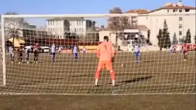 2. Lig’de Nefes Kesen Penaltı Anları: Kaleci Atıldı, Defans Penaltı Kurtardı!