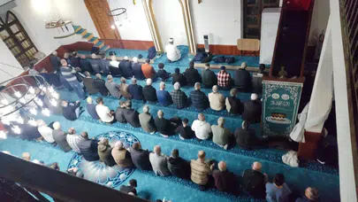 Köyceğiz'de Kadir Gecesi Coşkusu: Camiler Dolu, Dualar Yükseldi!