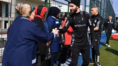 Beşiktaş, Nevzat Demir Tesisleri'nde Kadın Personellere 8 Mart Dünya Kadınlar Günü Kutlaması Yaptı