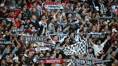 Beşiktaş Taraftarından Derbiye Hakem Tepkisi