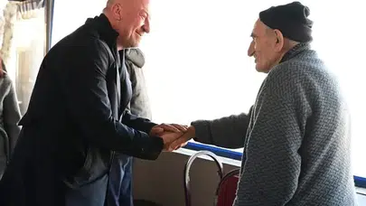 Karabatı'dan yaşlılara sahip çıkma çağrısı: Ulu çınarların önemi vurgulandı!