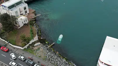 Üsküdar'da şiddetli rüzgar balıkçı teknesini batırdı!