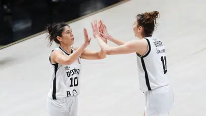 Beşiktaş, Galatasaray'ı devirdi: Yarı finale yükseldi!