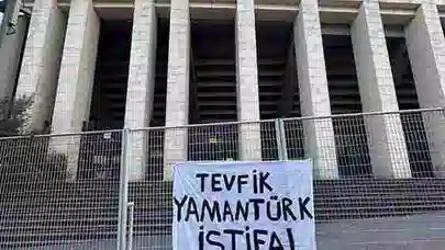Beşiktaş taraftarından istifa çağrısı