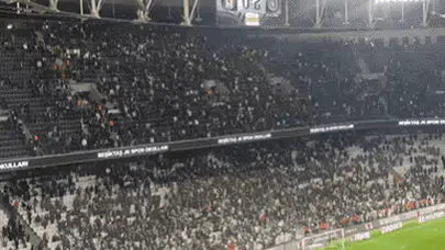 Tribünler, maç sonunda Solskjaer'i ve takımı ıslıkladı