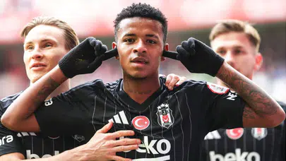 Sergen Yalçın'dan Solskjaer ve Yönetim Eleştirisi