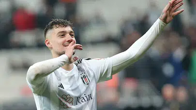Ernest Muçi, Premier Lig Yolunda!